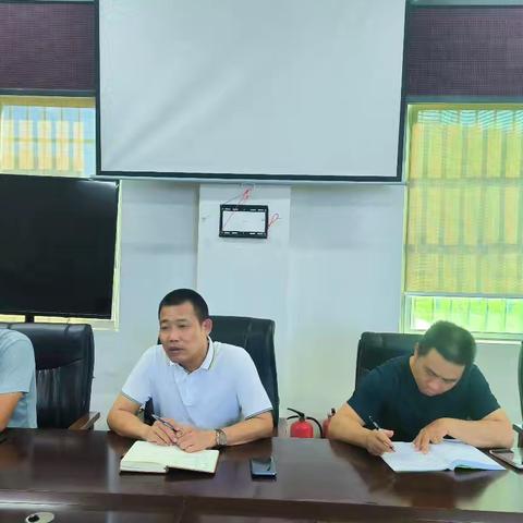 妙林村召开登革热、基孔肯雅热工作部署会议及开展周末大扫除活动