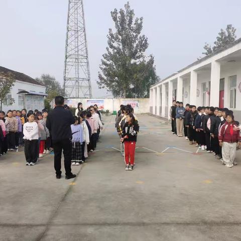 “敬老传美德，孝心暖重阳”王庄小学主题升旗仪式