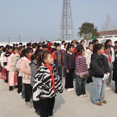 春日逐梦织华章，骐骥驰骋梦续航——王庄小学春季开学升旗仪式