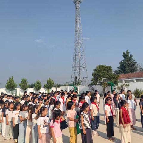 师恩润桃李，丹心育栋梁。