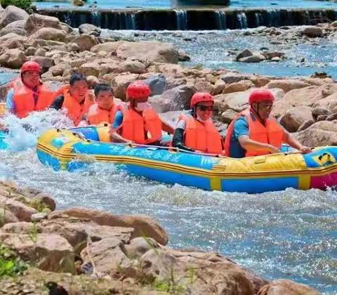 齐鲁嵩山峡谷漂流一日游