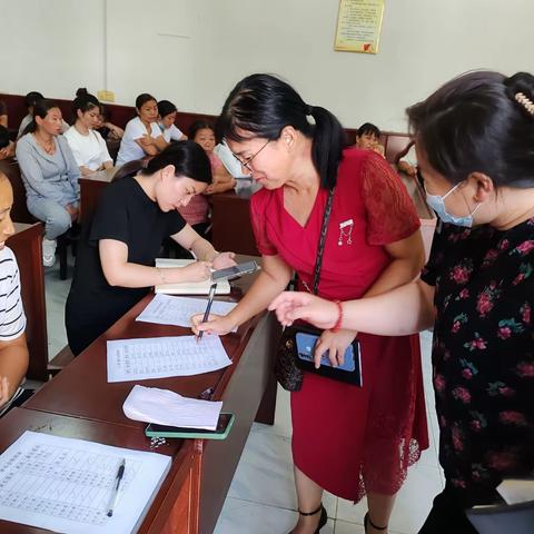 遇见，共赴美好——鲁岗镇第一初级中学召开八年级家长会