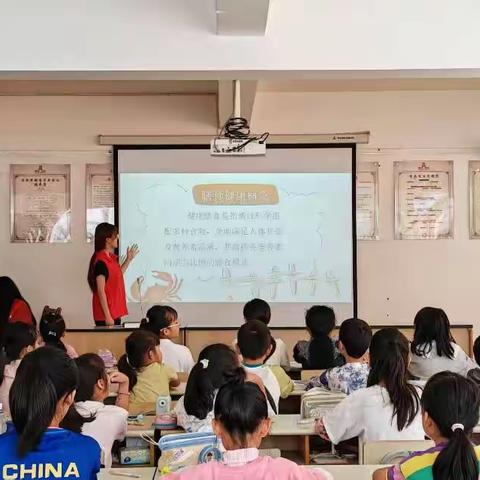 西门社区暑假公益课堂开课啦！