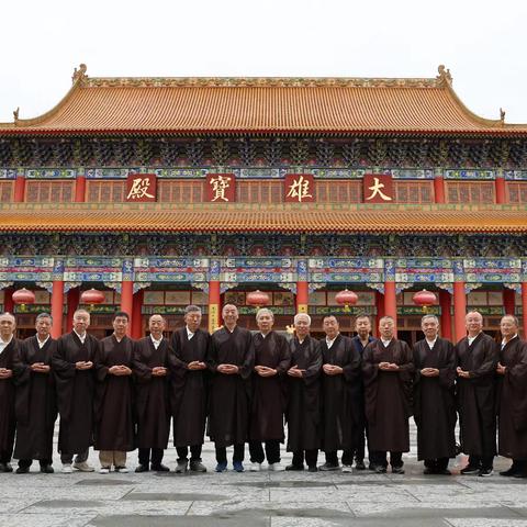 祈  福  世  界  和  平  ！ 祖  国  繁  荣  昌  盛  ！ 人  民  幸  福  安  康  ！