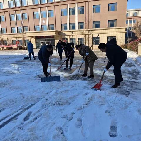 党建引领同助力  铲除积雪暖严冬