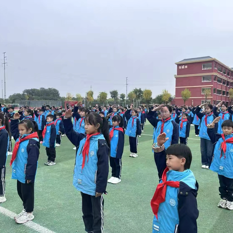 让红领巾在新时代更加鲜艳！——杨根思小学十一三建队日主题教育活动