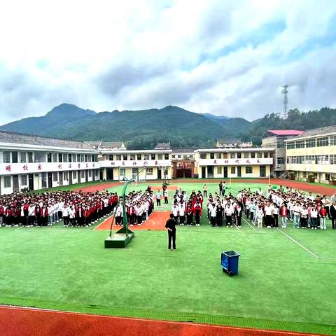 麻坪中学消防演练活动：安全教育进行时