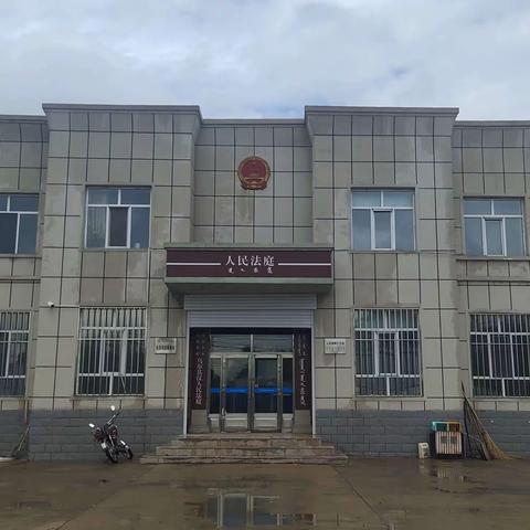 走进法庭，感受庄严与神圣——乌尔其汉第一中小学“家教护航，成长同行”系列活动