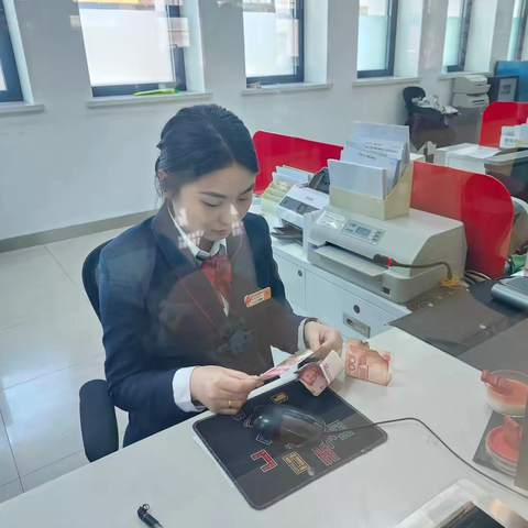 辽宁葫芦岛龙港支行开展五一致敬劳动者活动