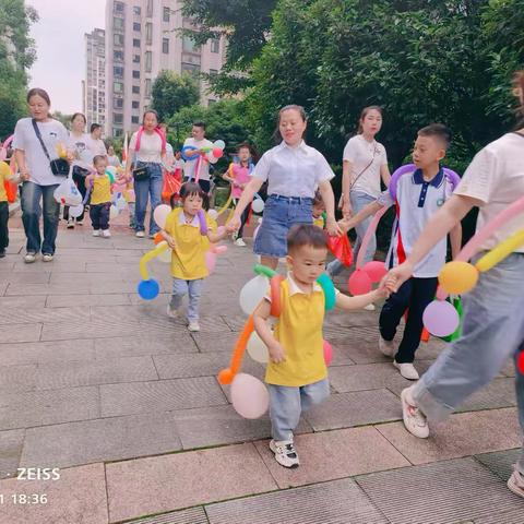 儿童节——“趴大桌，吃大席”活动。