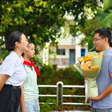 向光而行 只为热爱 ——扬嘉力恒小学校教师节盛典