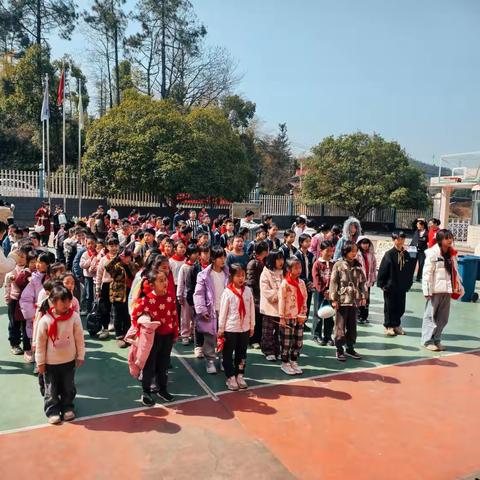 爱心义卖 温暖同行-桃林小学