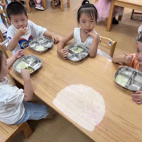 巧巧果雅苑幼儿园果果班一日活动