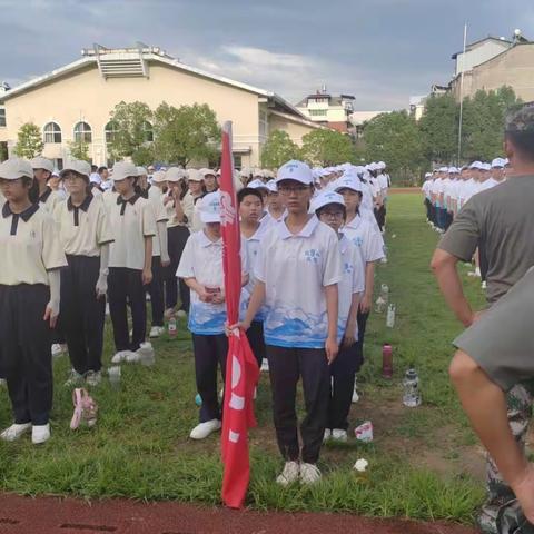 且抒凌云志，不负少年时——新生国防教育纪实