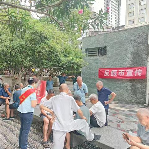 邮储银行铜仁市分行入景区向群众开展金融知识宣传活动