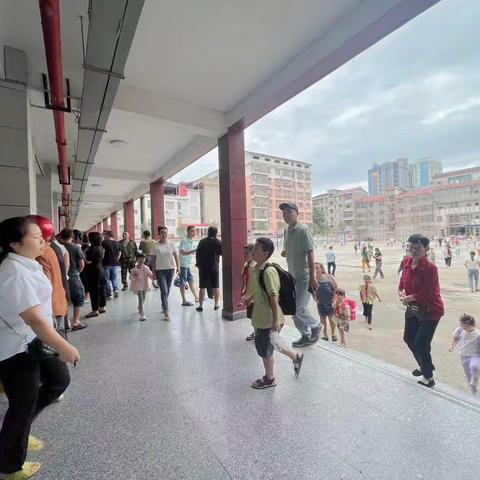 最美童年，民小起航——记民族小学一年级新生开学篇