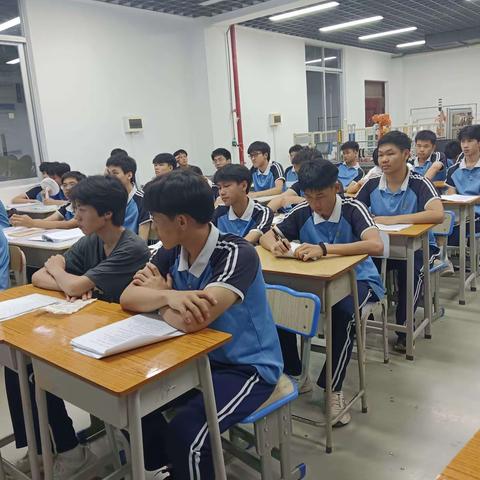 22机器人3+2班《以爱之名致敬母亲节》主题班会