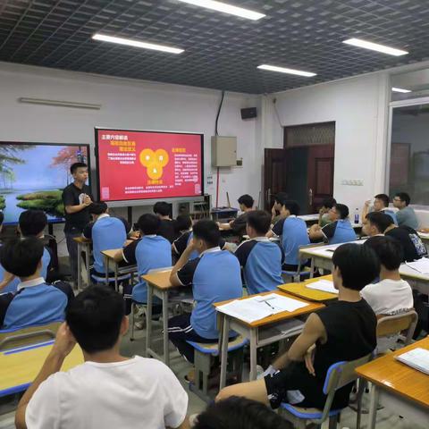 22机器人3+2连读班“海南自由贸易港进校园”