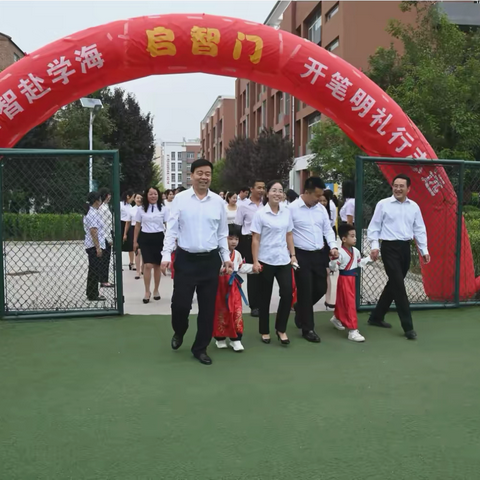 破蒙启智赴学海  开笔明理行志远 ——旬邑县实验小学“开笔礼”活动纪实