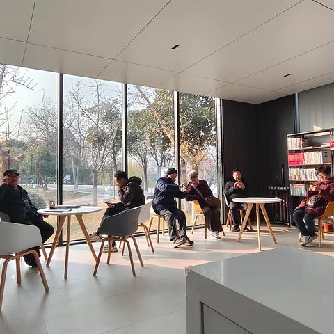 《午后的精神文明实践站》