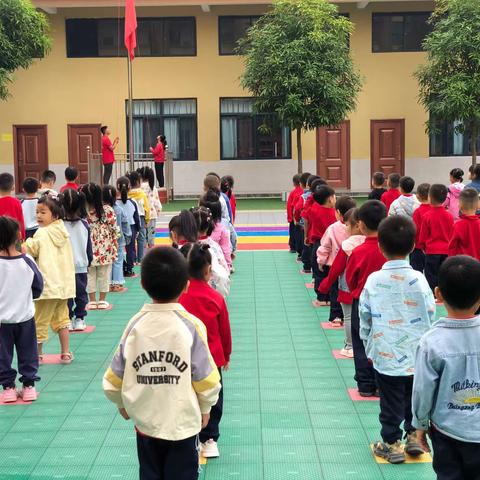 苗苗三班第十一周主题活动《我发现的“工具”》课程回顾！以下是孩子本周在幼儿园的学习内容，一起来看看吧。