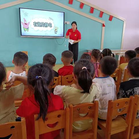 朵朵三班第三周主题活动《传承红色基因》课程回顾！以下是孩子本周在幼儿园的学习内容，一起来看看吧。