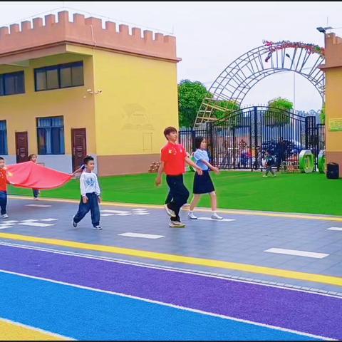 朵朵三班第十周主题活动《情暖立冬》课程回顾！以下是孩子本周在幼儿园的学习内容，一起来看看吧。