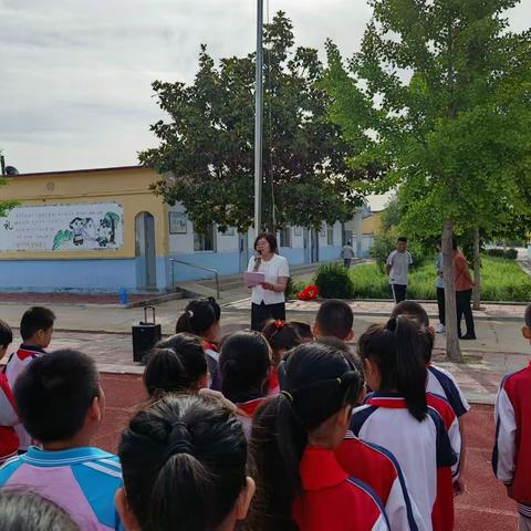 曲阜市石门山镇董庄小学“红领巾爱祖国”新队员入队仪式