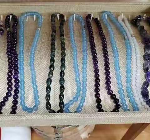 奖励翡翠玛瑙上台表演者