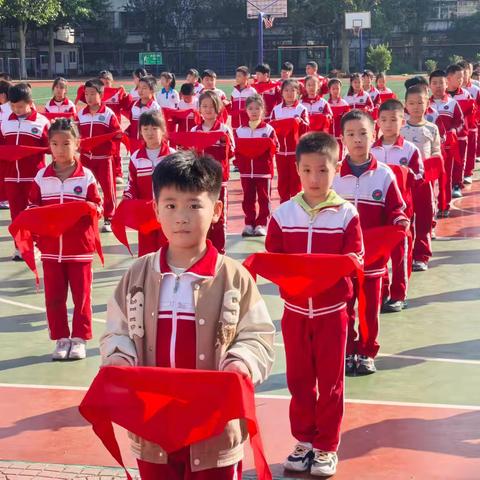 “星星火炬引航程，分批入队逐梦行”——实验小学少先队员分批入队仪式