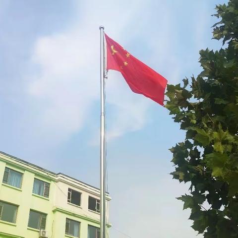 “九九重阳节，浓浓敬老情”主题升旗仪式