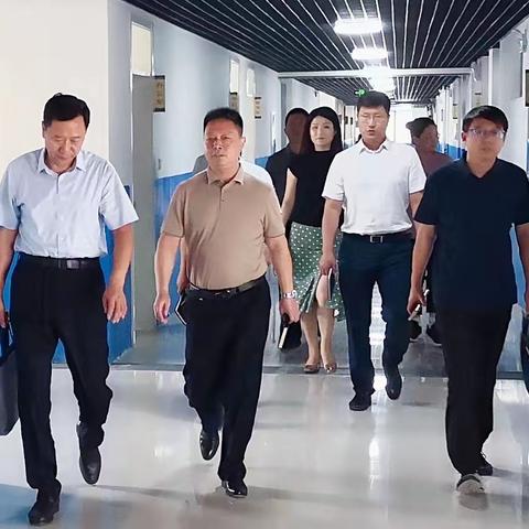 迎督导检查，促规范管理——任丘教体局领导莅临八中西校区检查新学期开学新情况