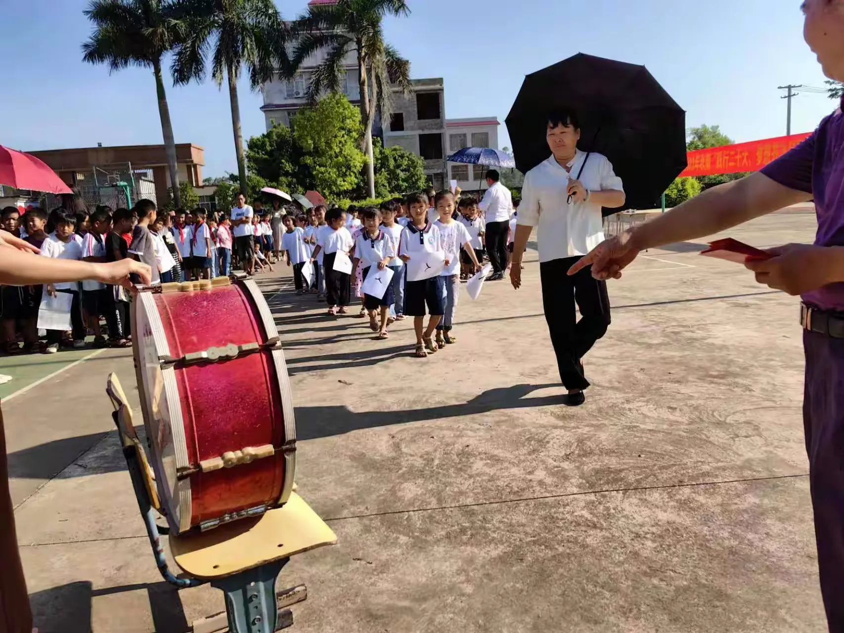 简篇-“践行二十大,梦想齐飞扬” ——陆川县马坡镇靖东小学2023年秋季期开学典礼暨新生“开笔礼”
