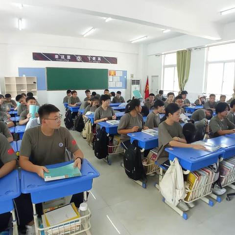 居安思危 警钟长鸣——安阳示范区飞翔中学高中部秋季消防应急疏散演练