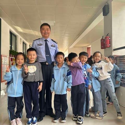 家校共育·爱心接力 --记濮阳市实验小学一年级9班“爸爸妈妈课堂”