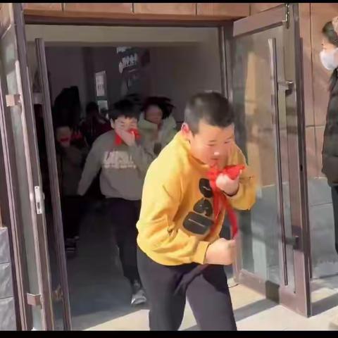 小城子镇第二中心小学校消防演练主题活动