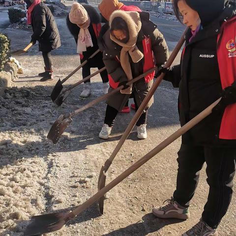 门前五包】王舍人街道开展门前五包扫雪活动