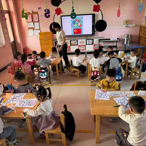 童心绘祖国，萌娃庆华诞——西通乐幼儿园国庆节主题活动