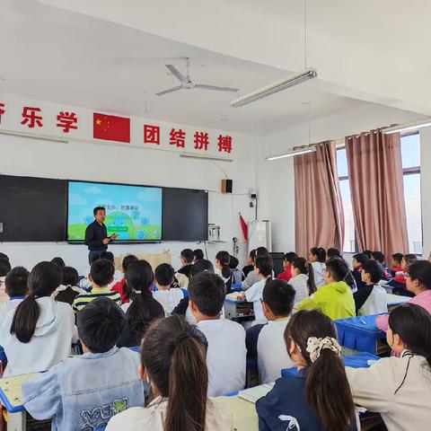 家校携手护成长  安全课堂伴童心——鄢陵县海棠路小学五8班家长进课堂活动纪实（十三）