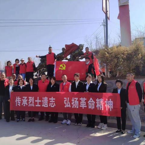 徒步军台岭 鲜花祭英灵