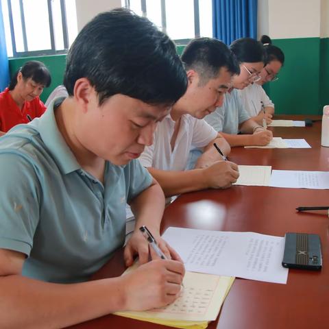 翰墨飘香迎中秋  丹心一片颂祖国——东乡区第五中学举办“迎中秋、庆国庆”教职工硬笔书法大赛