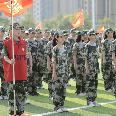 以军训之名，赴青春之约；初2313班军训小影