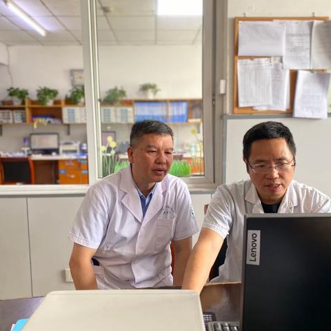 特邀胸外科专家定期在我院坐诊手术