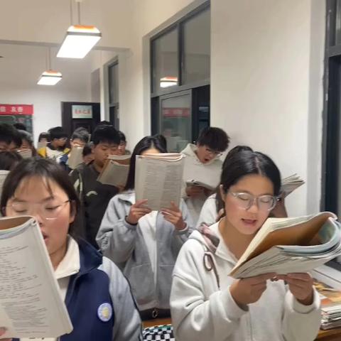 活力满校园，青春绽光彩——揭秘!高一学子的日常生活！