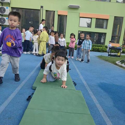 “沐浴户外阳光 乐享欢乐童年”——肥东县实验幼儿园吾悅园户外晨间篇