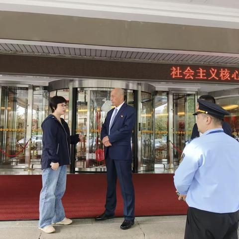 羊坊店街道武装部部长李媛媛带队开展“双节”期间安全检查