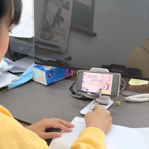 托班开学第一课不输学习之 《榜样示范：孩子眼中喜欢的“大人”》