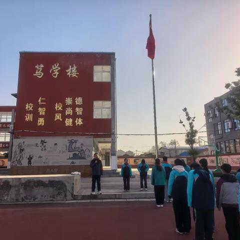 汴塘镇中心小学：升旗仪式中的法制教育课