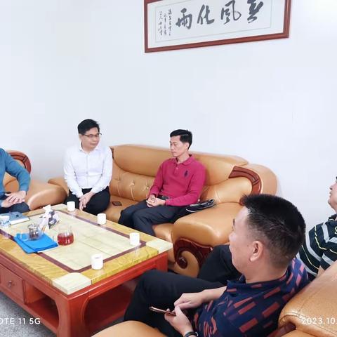 县委教育工委专职副书记廖伟根一行到龙江镇格浪小学检查工作