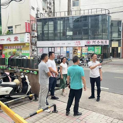 美兰区海府街道持续组织开展以“清积水 灭蚊虫”为主题的登革热防控暨爱国卫生运动